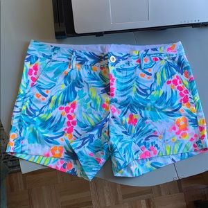 Lily Pulitzer Callahan 5’ inseam shorts sz 12